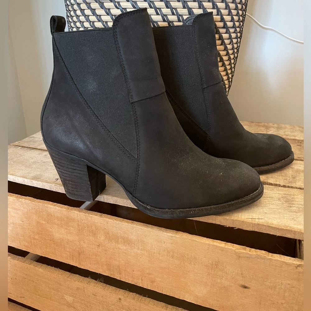 Paul Green Womens Bootie Size 3 or Womens 5.5- Only Worn Once!